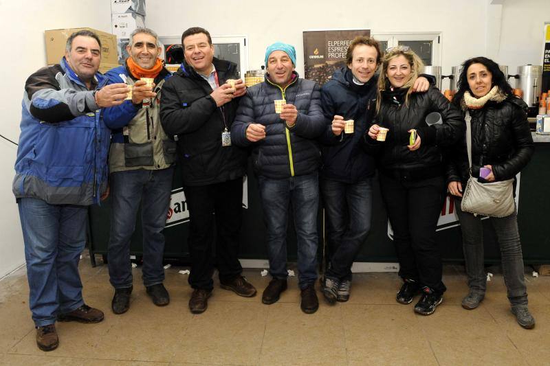 Música y hogueras contra el frío de la noche