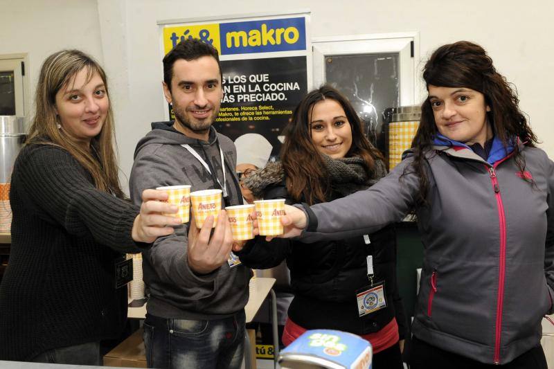 Música y hogueras contra el frío de la noche