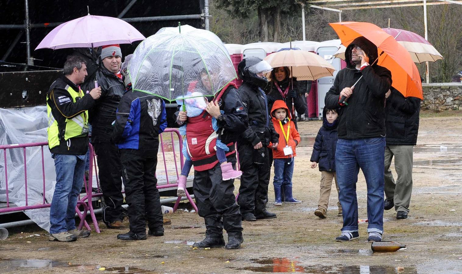 Despedida y entrega de trofeos a los inscritos en la Fiesta de la Moto 2016