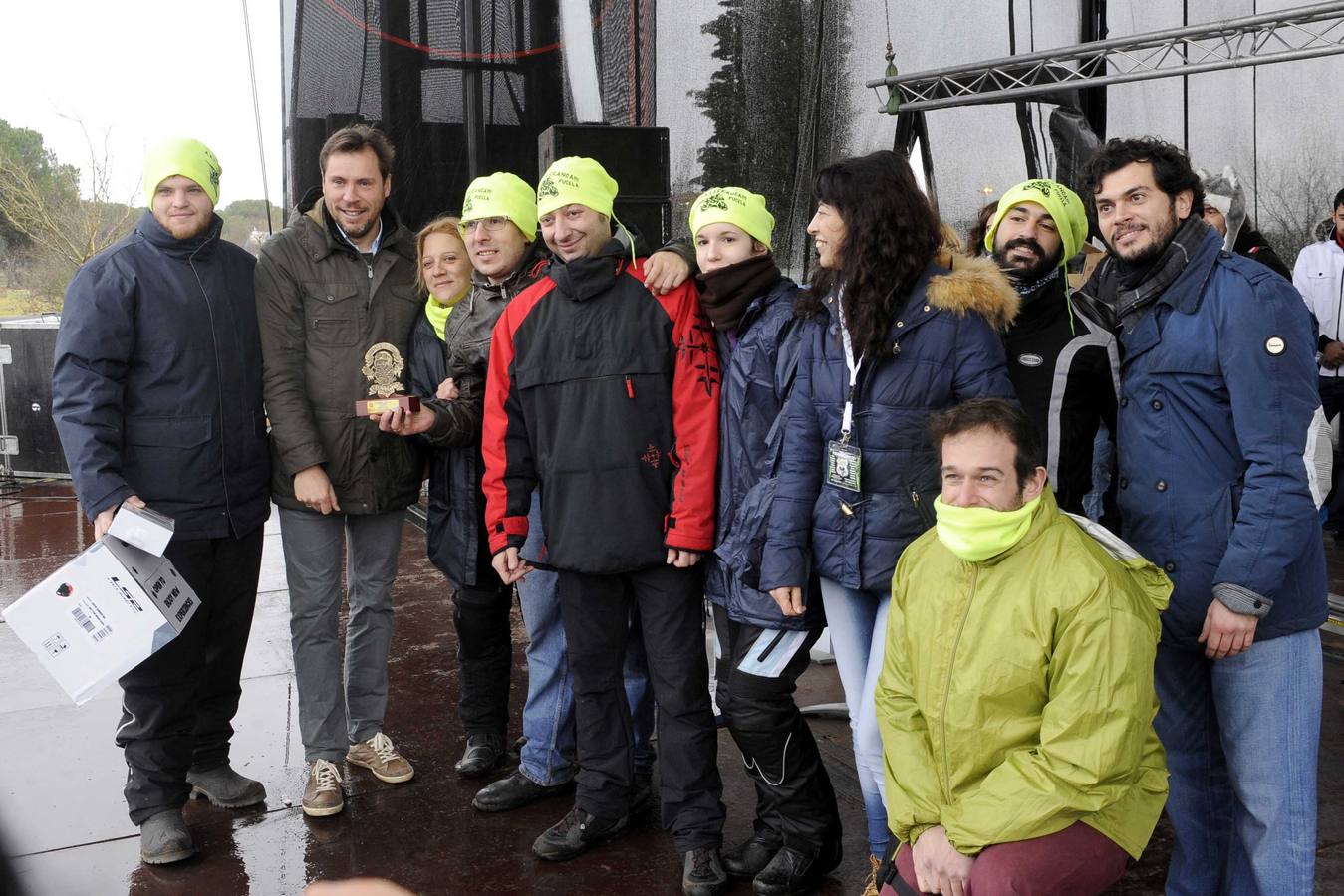 Despedida y entrega de trofeos a los inscritos en la Fiesta de la Moto 2016