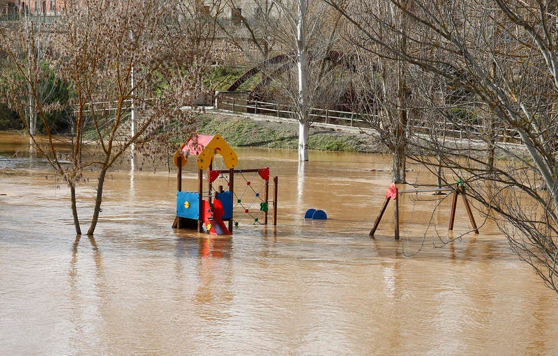 El río Pisuerga a su paso por Torquemada.