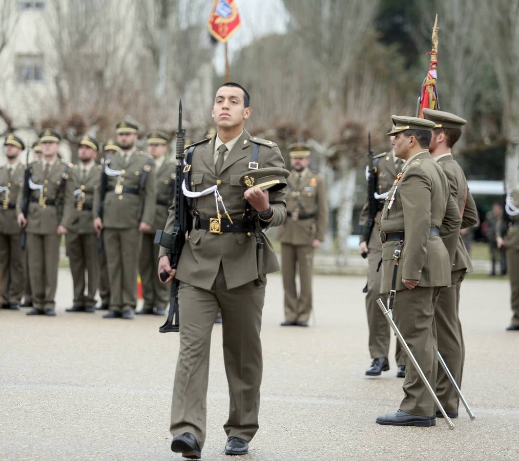 Desfile y condecoraciones en el cuartel Teniente Galiana (Valladolid)