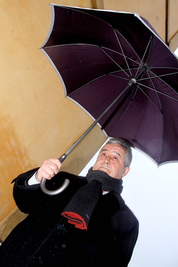 Antonio Martínez García, hoy comisario en Gijón, sale de la Audiencia tras su declaración.