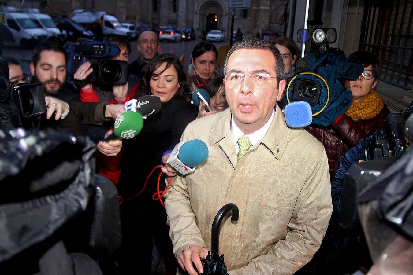 El letrado de Raquel Gago, Fermín Guerrero, llega a al Audiencia Provincial de León.