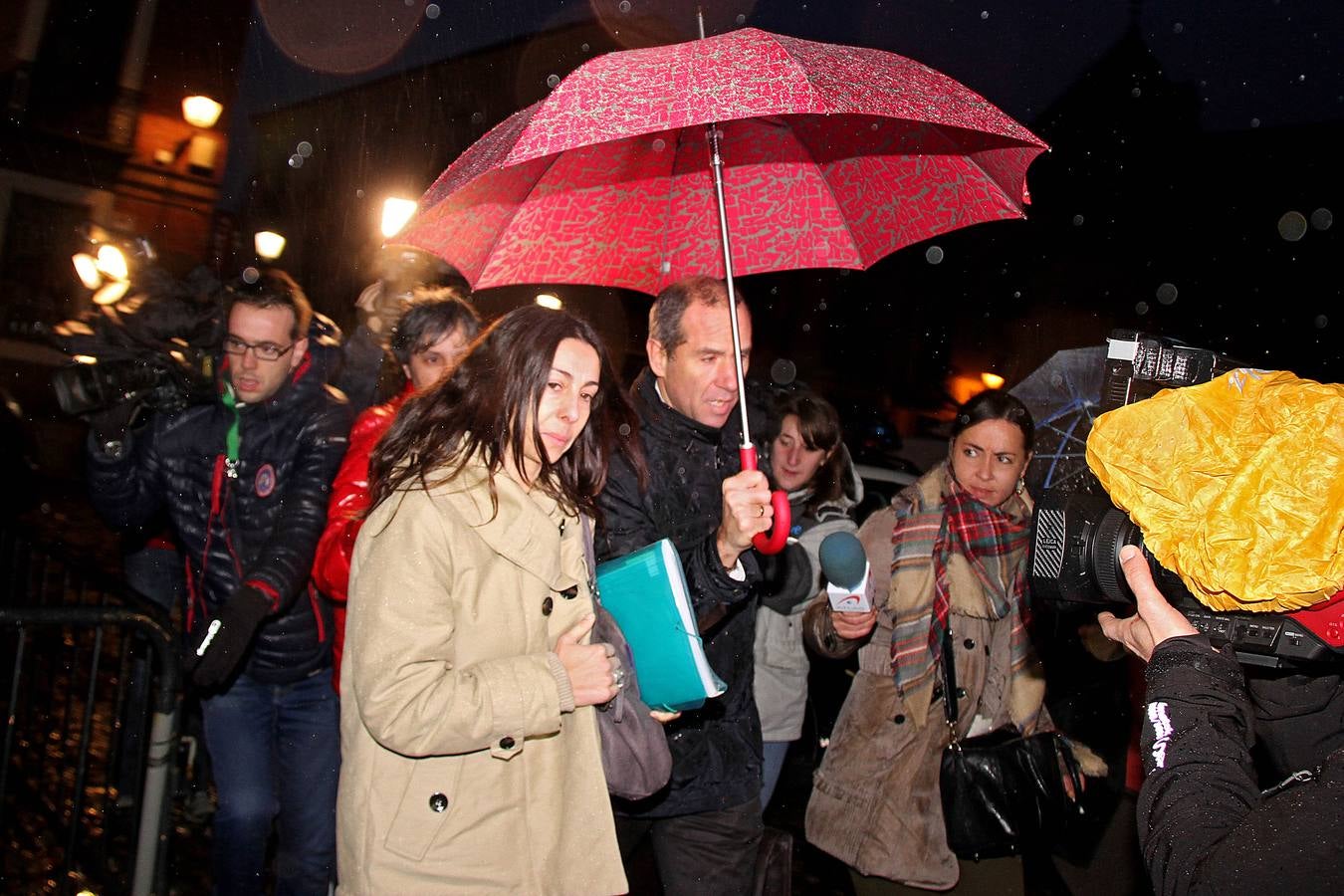 Raquel Gago y su procurador, Luis Enrique Valdeón.