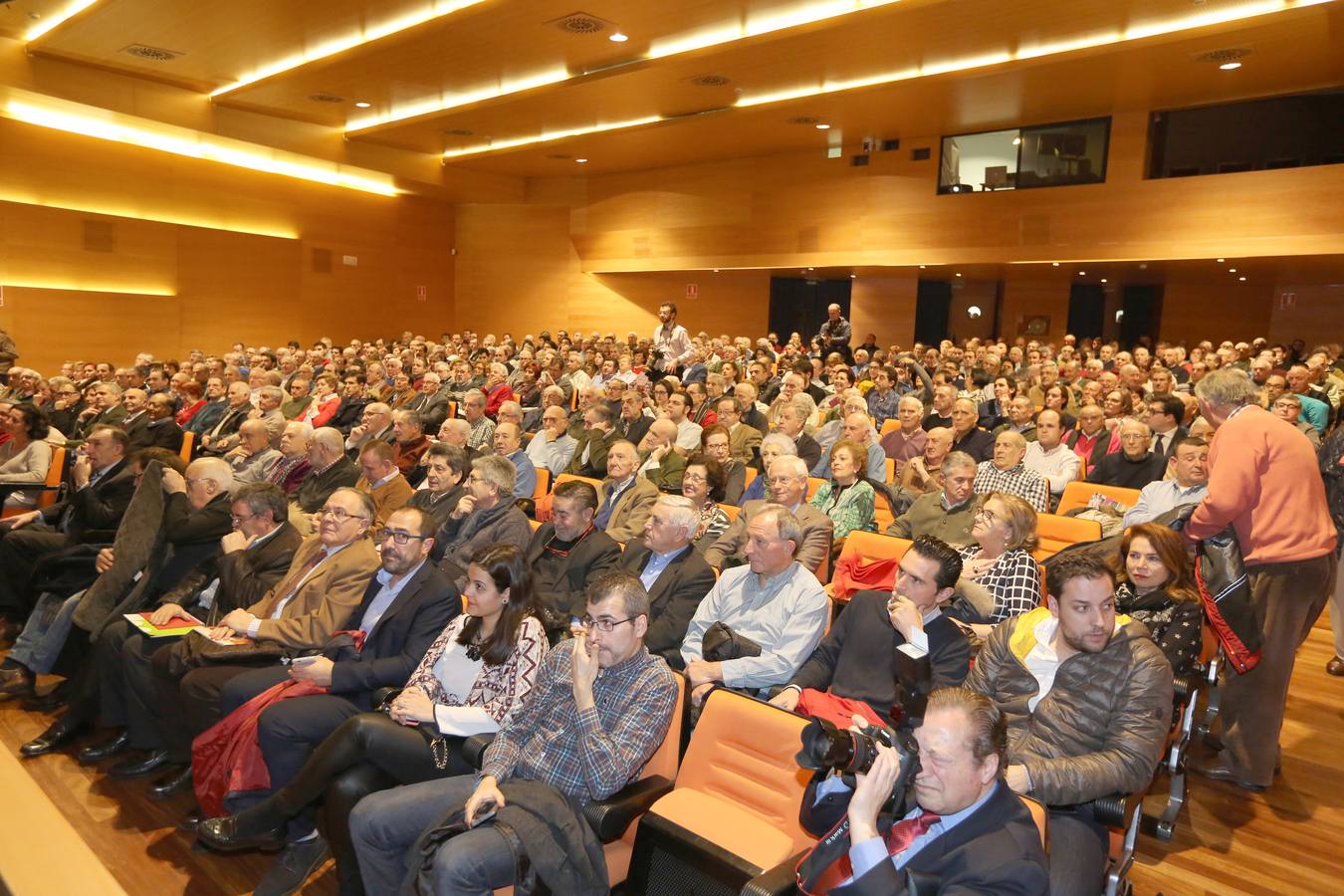 Tomás Rodríguez Bolaños, Javier León de la Riva y Óscar Puente participan en un coloquio sobre la tauromaquia