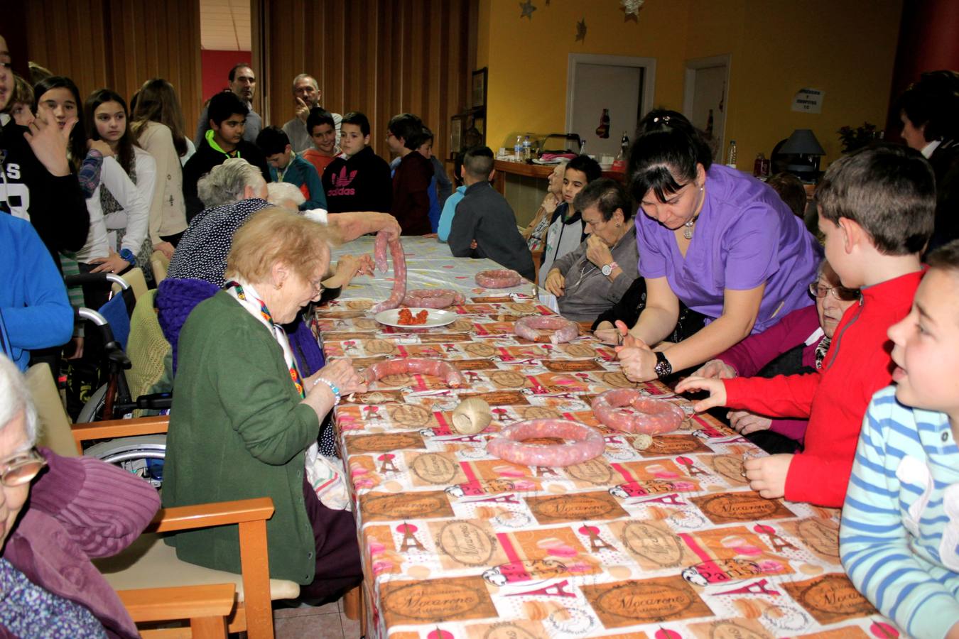 Fiesta de la Matanza en la residencia de mayores de Baltanás (Palencia)