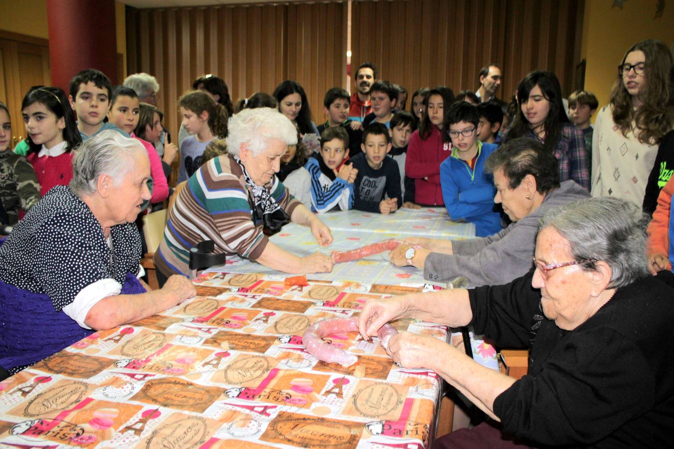Fiesta de la Matanza en la residencia de mayores de Baltanás (Palencia)