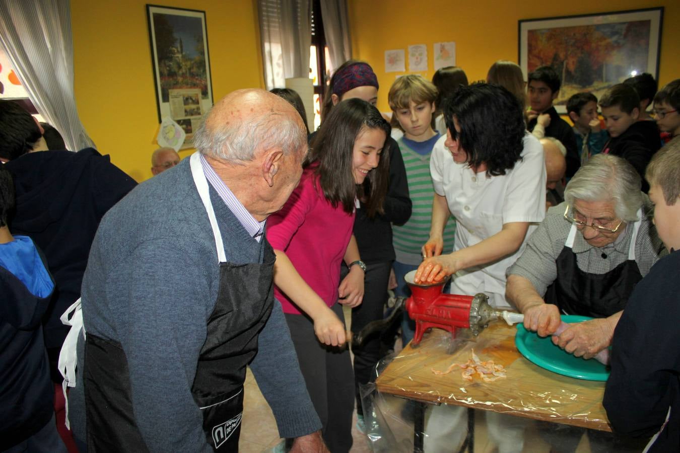 Fiesta de la Matanza en la residencia de mayores de Baltanás (Palencia)
