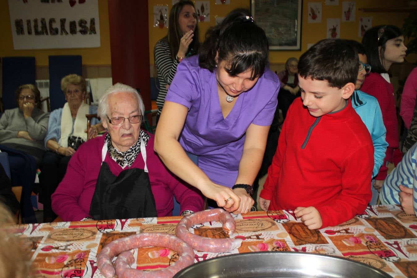 Fiesta de la Matanza en la residencia de mayores de Baltanás (Palencia)