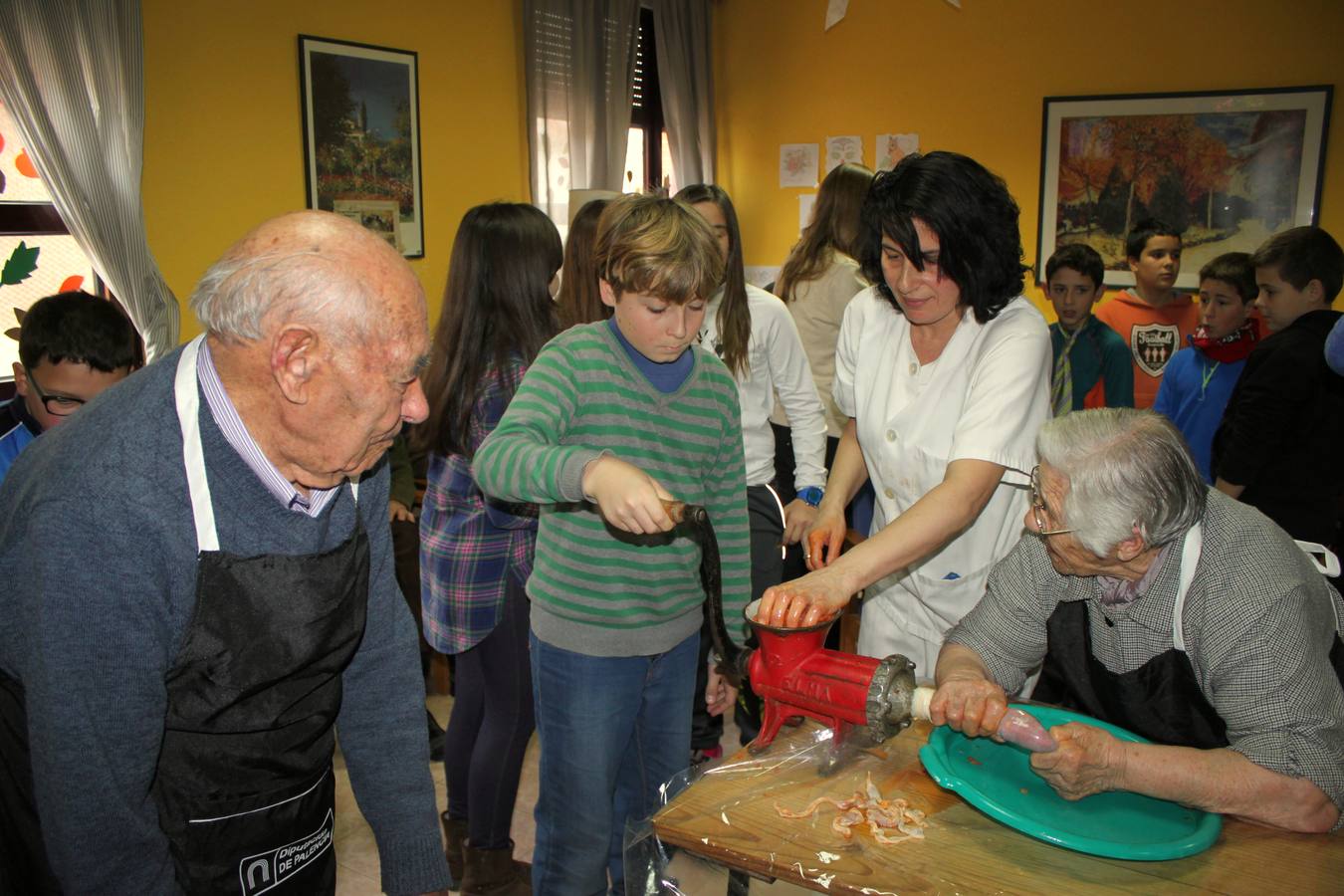 Fiesta de la Matanza en la residencia de mayores de Baltanás (Palencia)