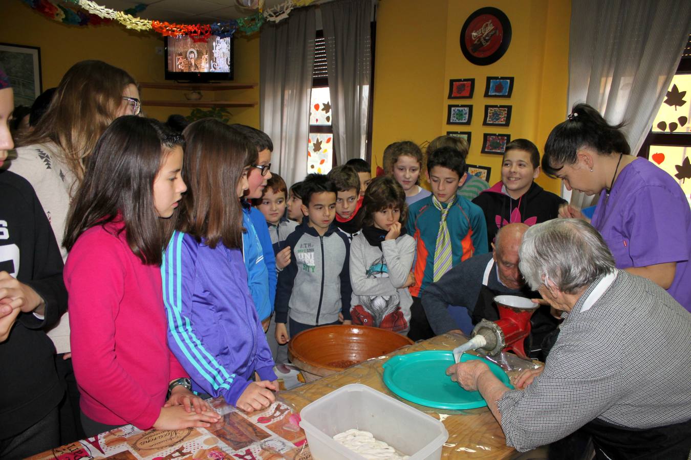 Fiesta de la Matanza en la residencia de mayores de Baltanás (Palencia)