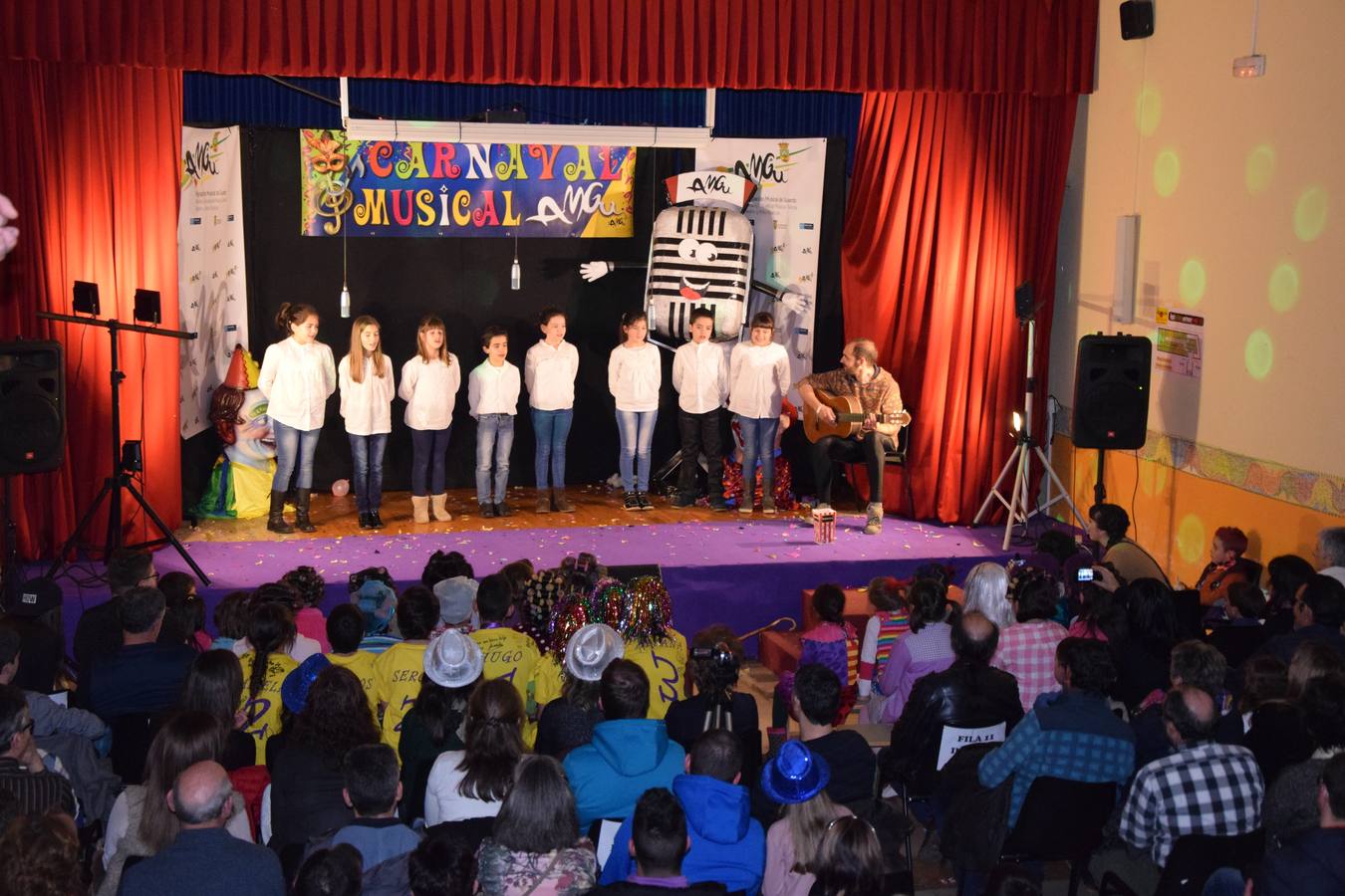 Concurso de chirigotas en los carnavales de Guardo (Palencia)