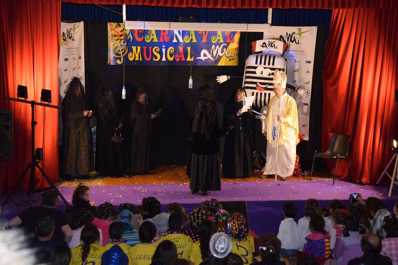 Concurso de chirigotas en los carnavales de Guardo (Palencia)