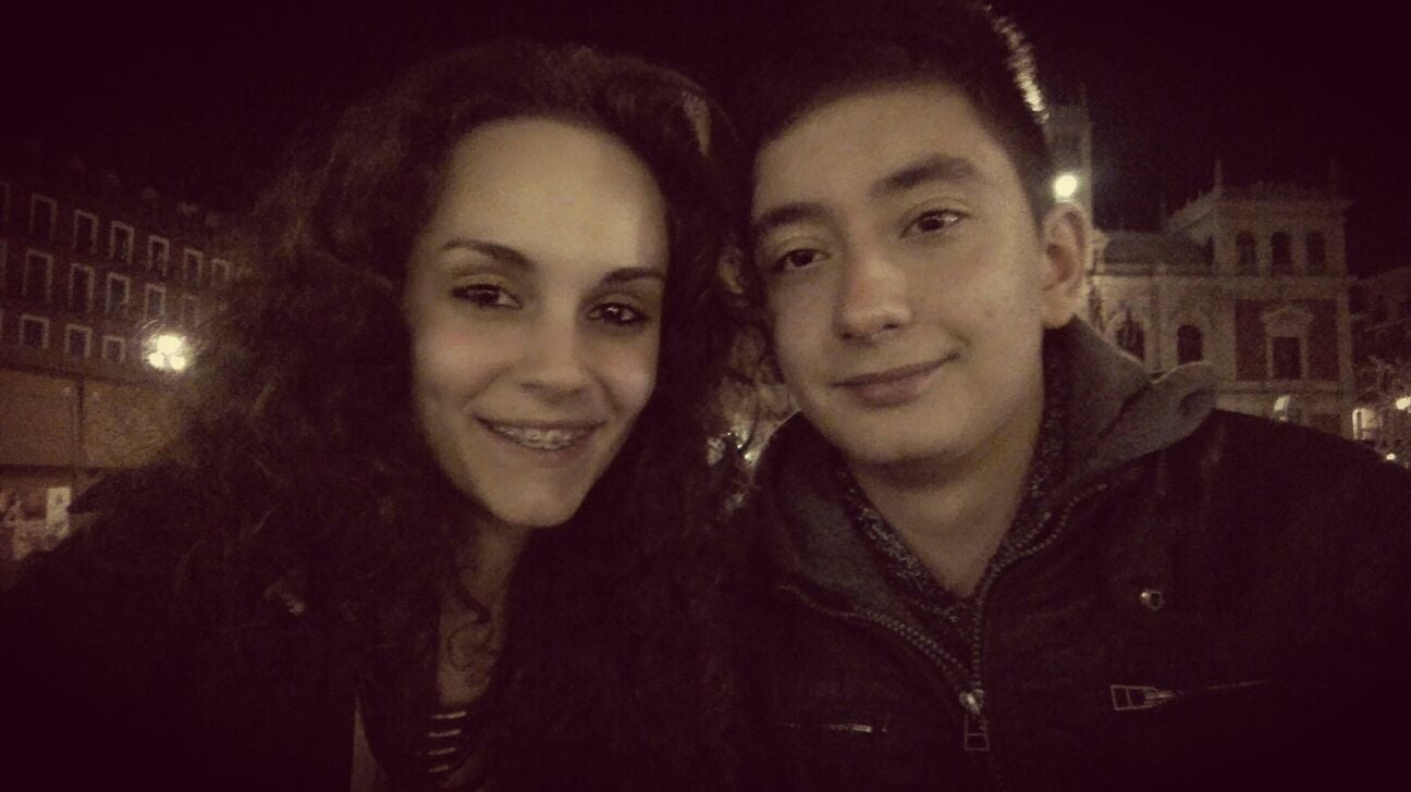 De las 24 horas del día, 16 pienso en ti y las otras 8 sueño contigo.