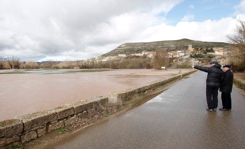 Desbordamiento del río Arlanza a su paso por Palenzuela (Palencia)