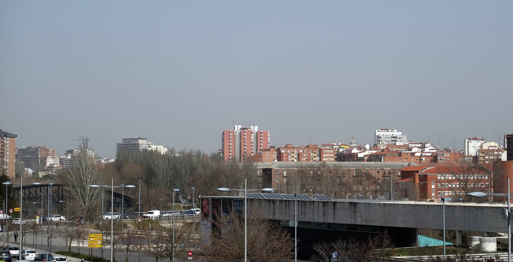 La calima cubre el cielo de Valladolid