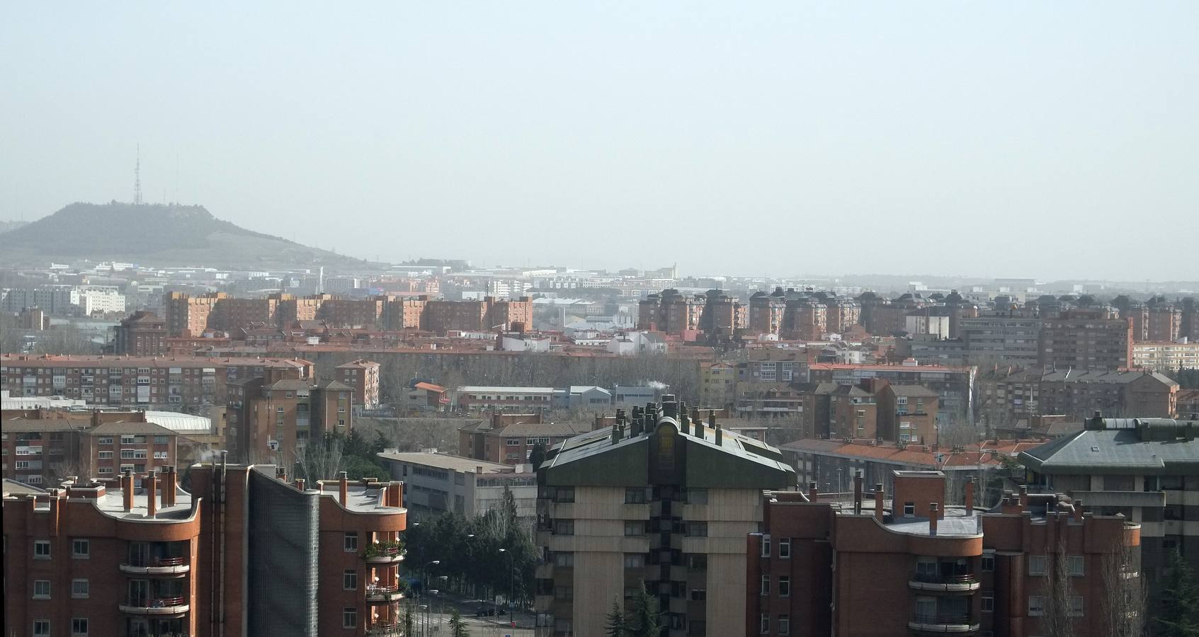 La calima cubre el cielo de Valladolid