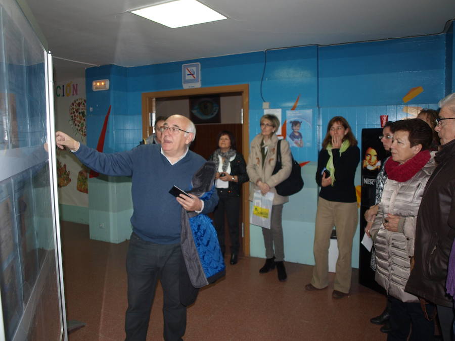 Exposición &#039;Sellos del Mundo&#039; en el CEIP León Felipe