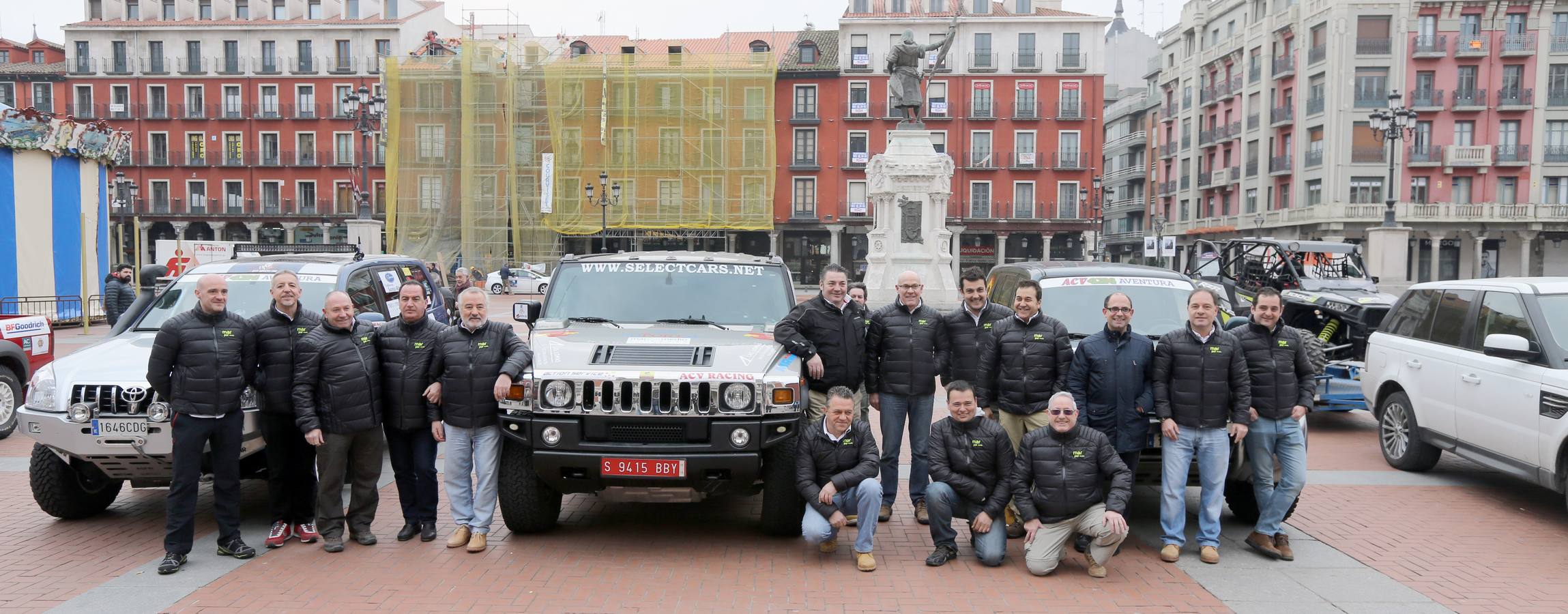 Arranca en la Plaza Mayor de Valladolid el Raid ACV Sahara Adventure Valladolid-Marruecos