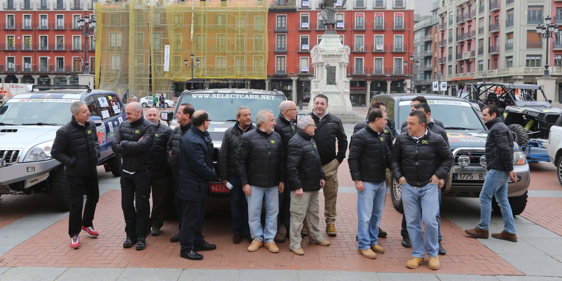 Arranca en la Plaza Mayor de Valladolid el Raid ACV Sahara Adventure Valladolid-Marruecos