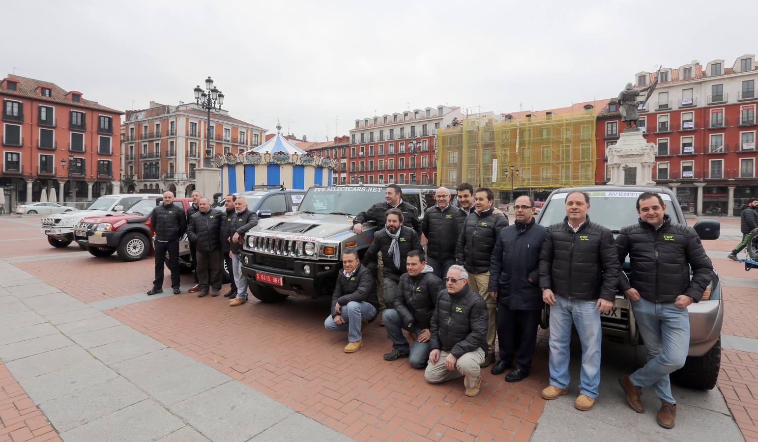 Arranca en la Plaza Mayor de Valladolid el Raid ACV Sahara Adventure Valladolid-Marruecos