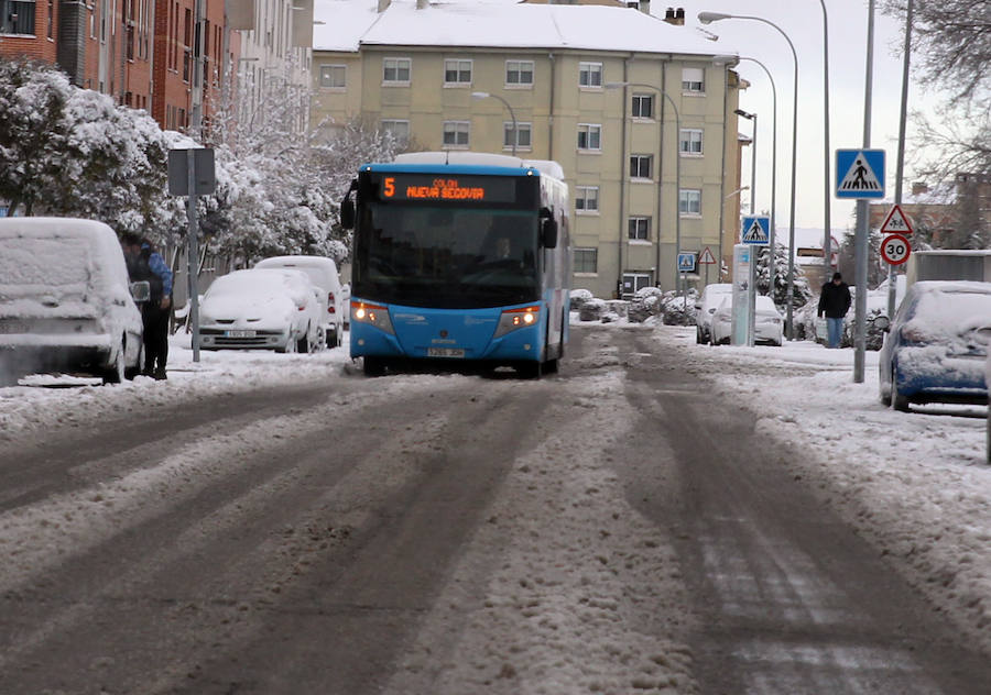 Segovia cubierta por la nieve (1/2)