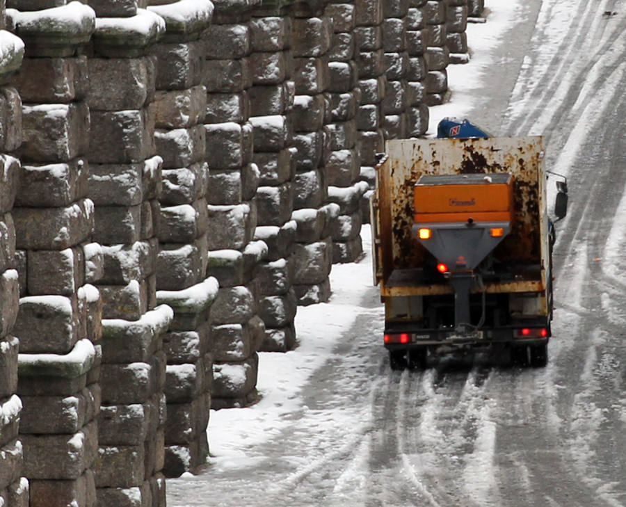 Segovia cubierta por la nieve (1/2)