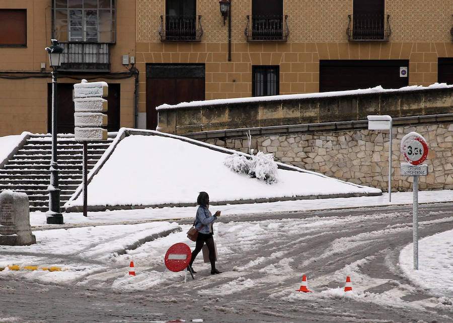 Segovia cubierta por la nieve (1/2)