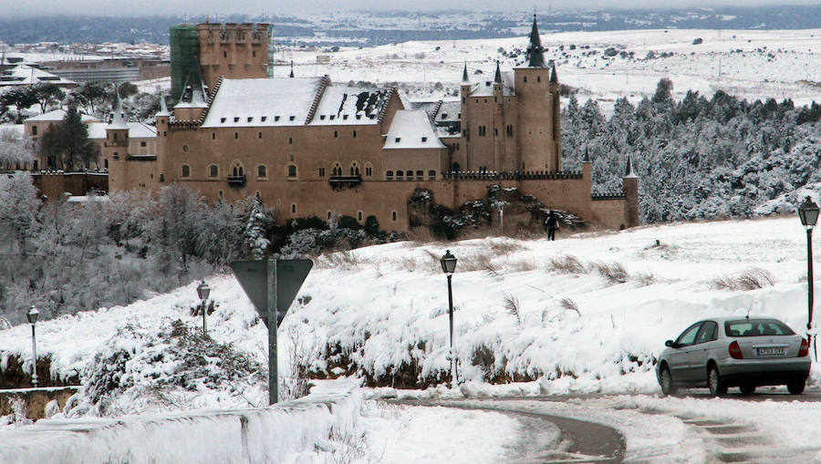 Segovia cubierta por la nieve (2/2)