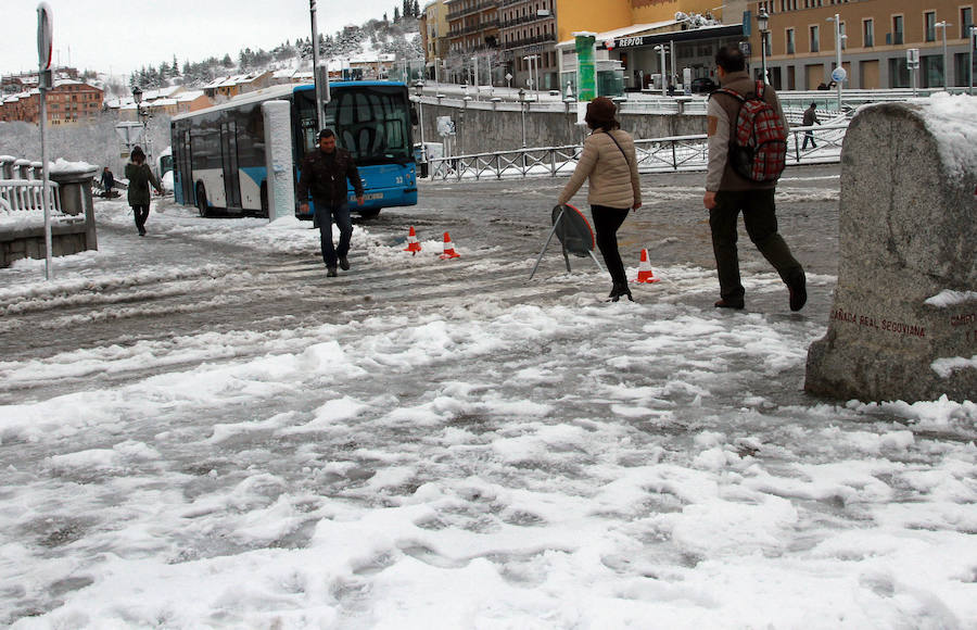 Segovia cubierta por la nieve (2/2)