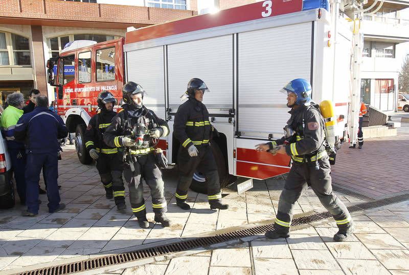 Los Bomberos de Palencia desarrollan un simulacro en el centro de la ciudad