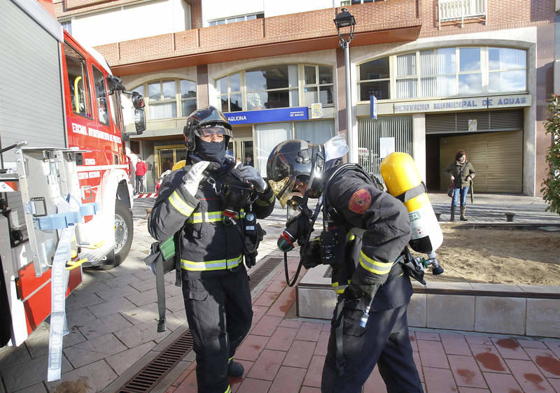 Los Bomberos de Palencia desarrollan un simulacro en el centro de la ciudad