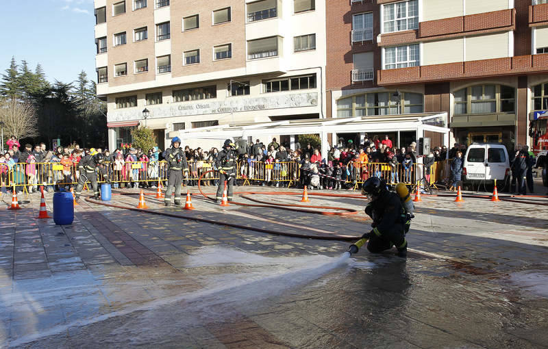 Los Bomberos de Palencia desarrollan un simulacro en el centro de la ciudad