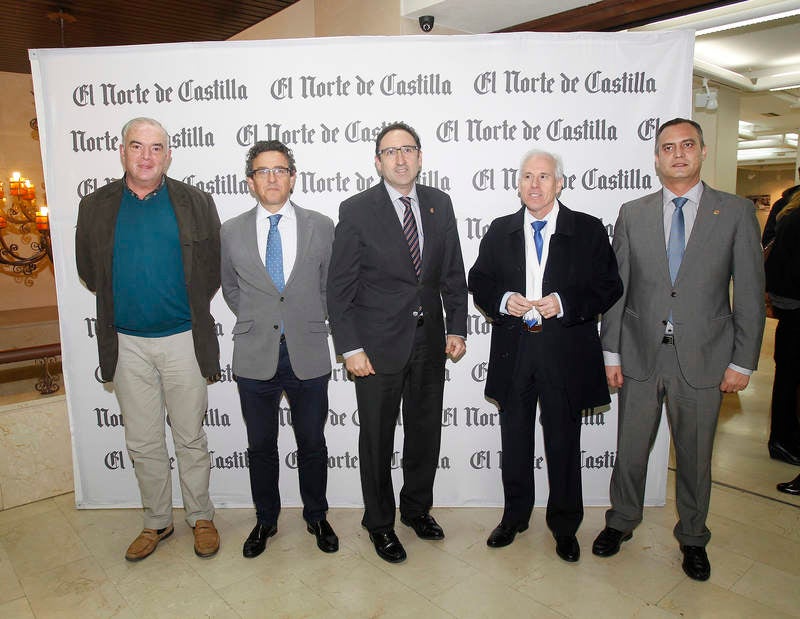 Inauguración de la exposición &#039;Un año en imágenes 2015&#039; de Palencia (1/2)