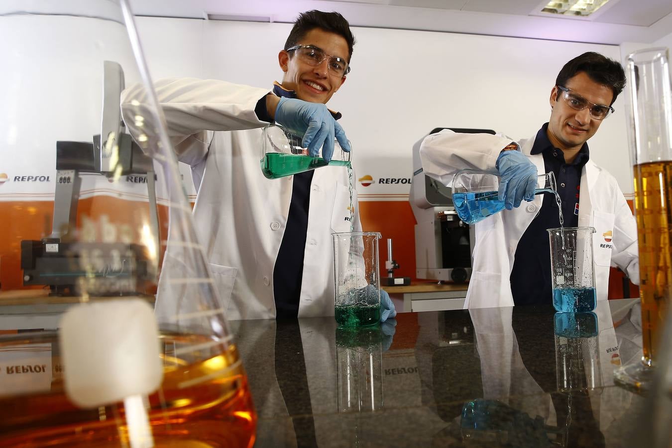 Pedrosa y Márquez, en el laboratorio