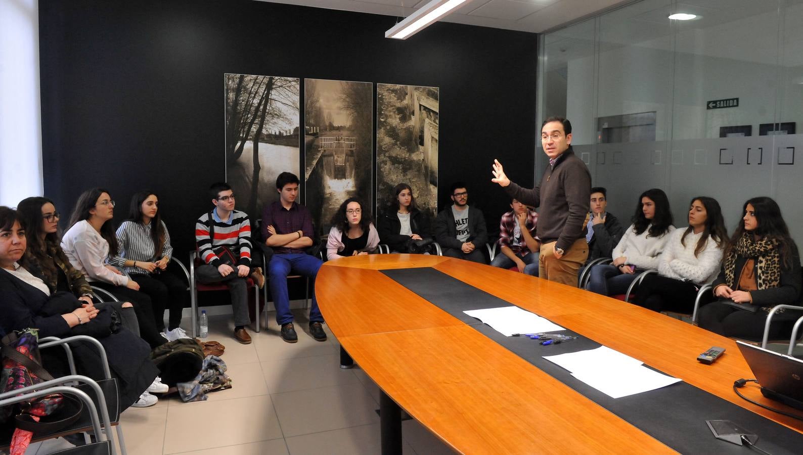 Alumnos del IES Jiménez Lozano de Valladolid visitan Grupo Tecopy dentro del programa STARTinnova