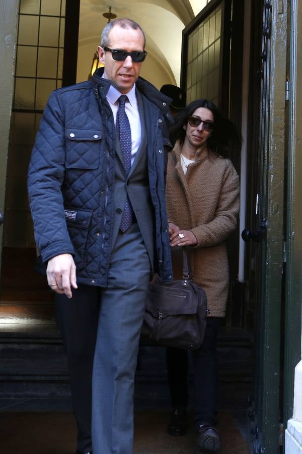 Salida de Raquel Gago de la Audiencia Provincial tras conocer la sentencia del juicio por la muerte de Isabel Carrasco.