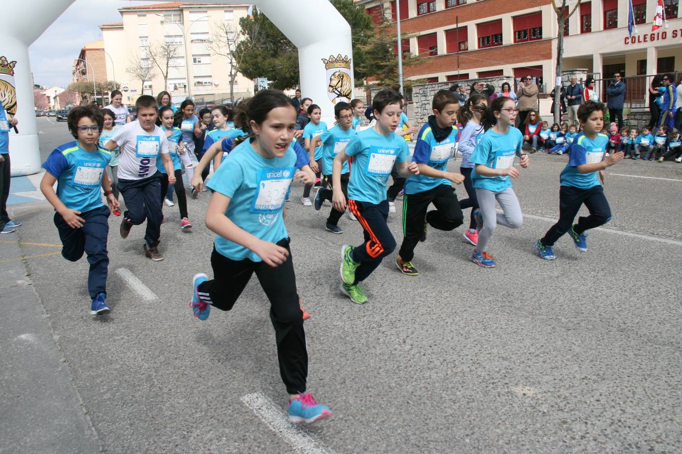 Alumnos del colegio Santa Clara de Cuéllar corren a favor de Unicef