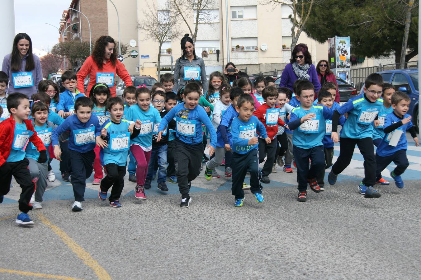 Alumnos del colegio Santa Clara de Cuéllar corren a favor de Unicef