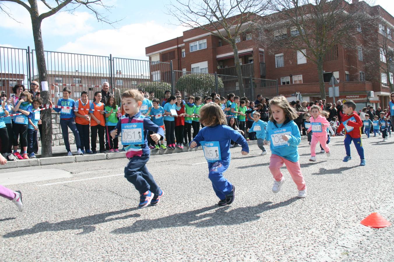Alumnos del colegio Santa Clara de Cuéllar corren a favor de Unicef