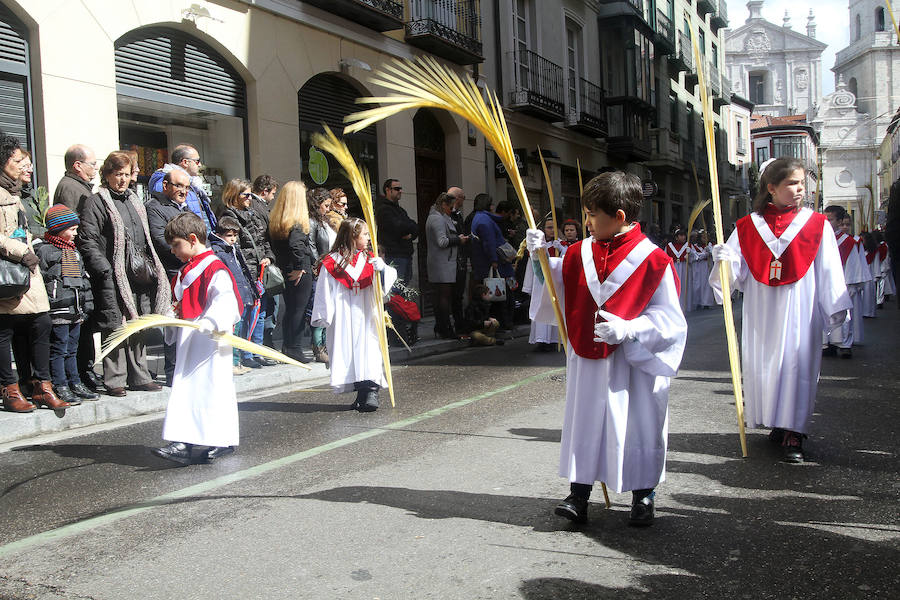 Ambiente en las calles de Valladolid durante la Procesión de las Palmas (1/2)