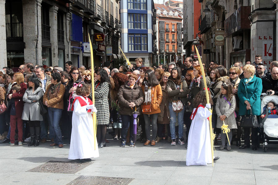 Ambiente en las calles de Valladolid durante la Procesión de las Palmas (1/2)