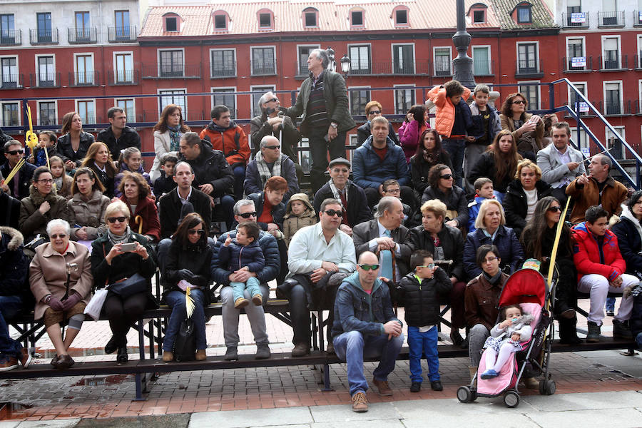 Ambiente en las calles de Valladolid durante la Procesión de las Palmas (1/2)