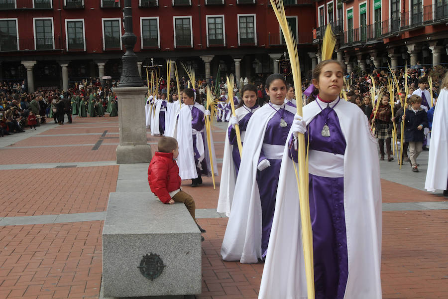 Ambiente en las calles de Valladolid durante la Procesión de las Palmas (1/2)