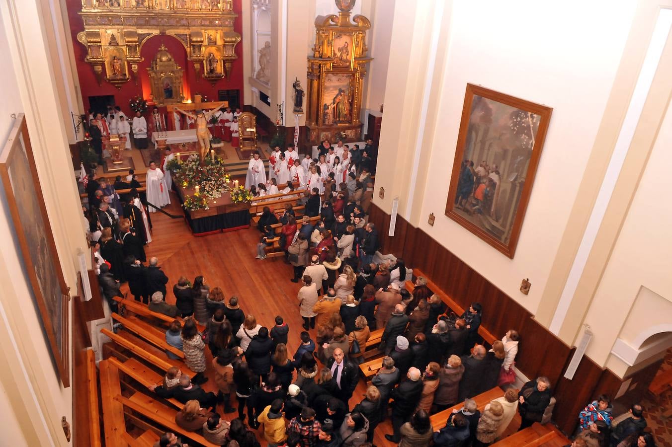 La lluvia suspende la Peregrinación del Santísimo Cristo del Amor y la meditación de las Siete Palabras en Medina del Campo (Valladolid)