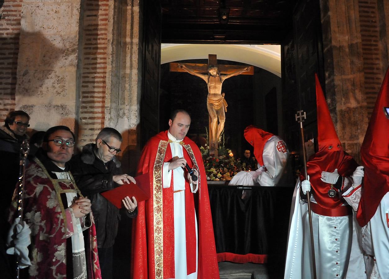 La lluvia suspende la Peregrinación del Santísimo Cristo del Amor y la meditación de las Siete Palabras en Medina del Campo (Valladolid)