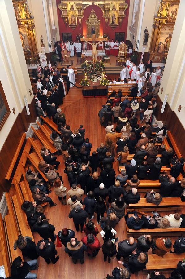 La lluvia suspende la Peregrinación del Santísimo Cristo del Amor y la meditación de las Siete Palabras en Medina del Campo (Valladolid)