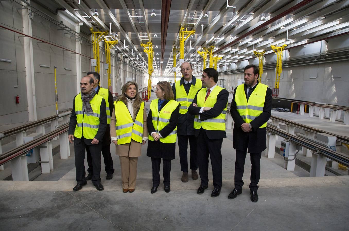 La ministra de Fomento visita los nuevos talleres de Renfe en Valladolid