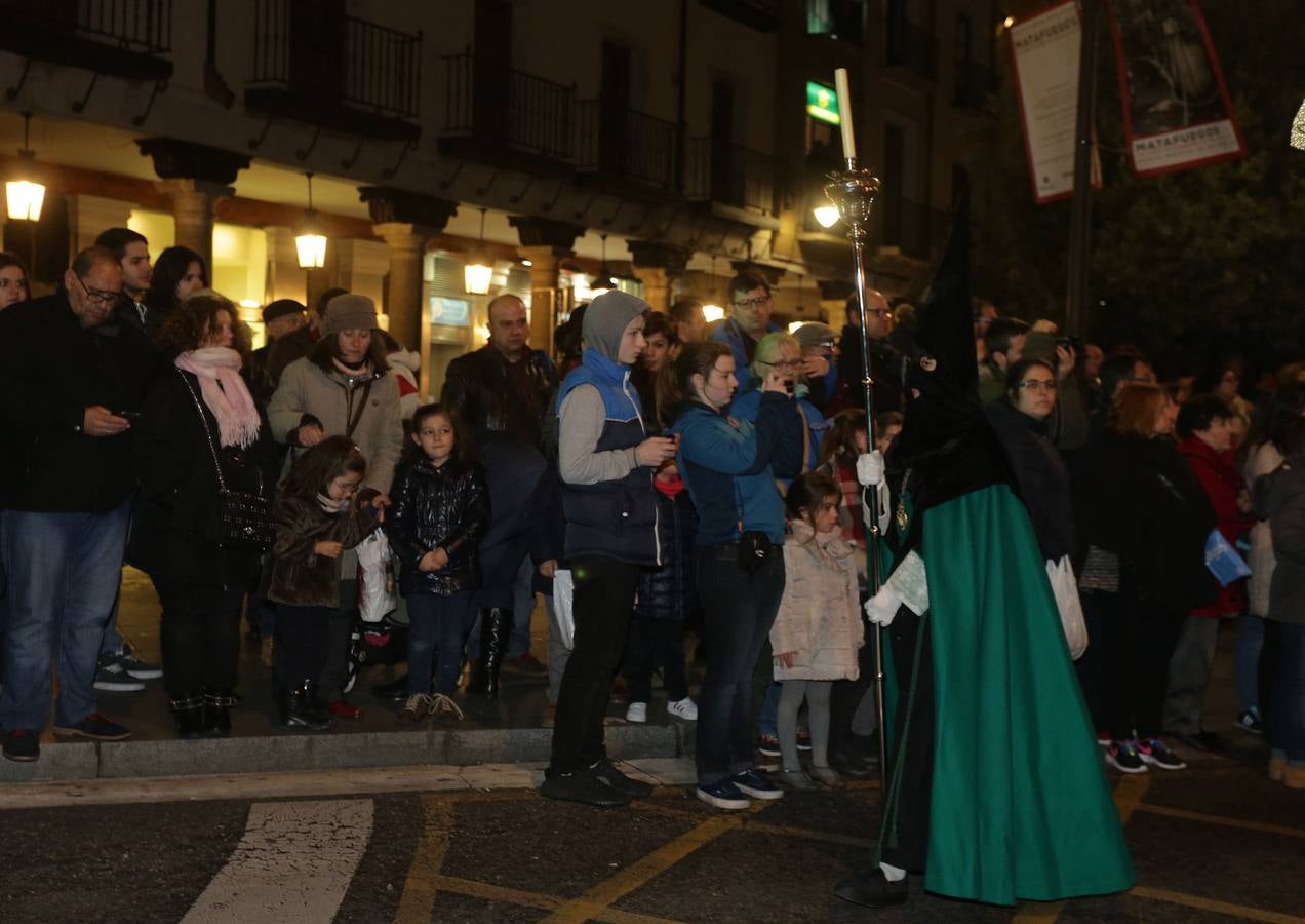 Si estuviste en la Procesión del Rosario del Dolor, búscate en la fotos (1/2)